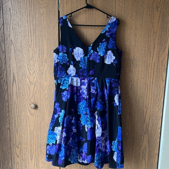 NEW Purple and Blue Hydrangea Fit & Flare Dress Size 16W - Picture 3 of 15